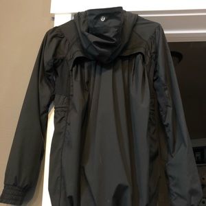 Lululemon Size 4 Black Rain Jacket, Wind Breaker